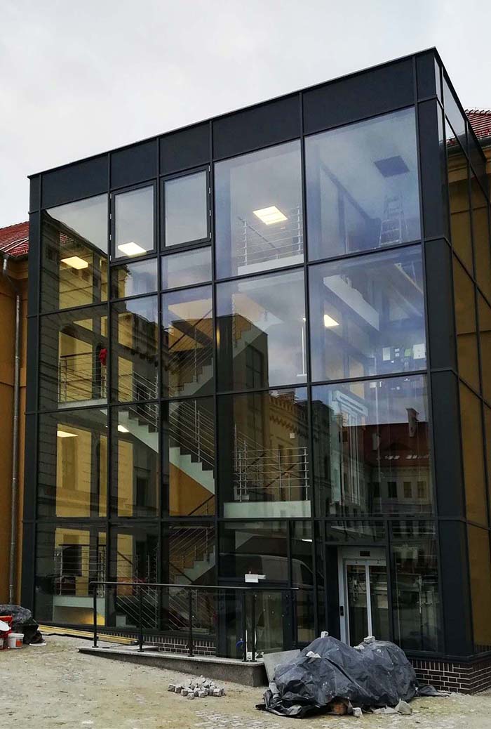 vách kính mặt dựng